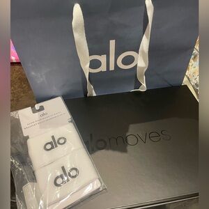Alo 1 year subscription online fitness platform & Alo wristband